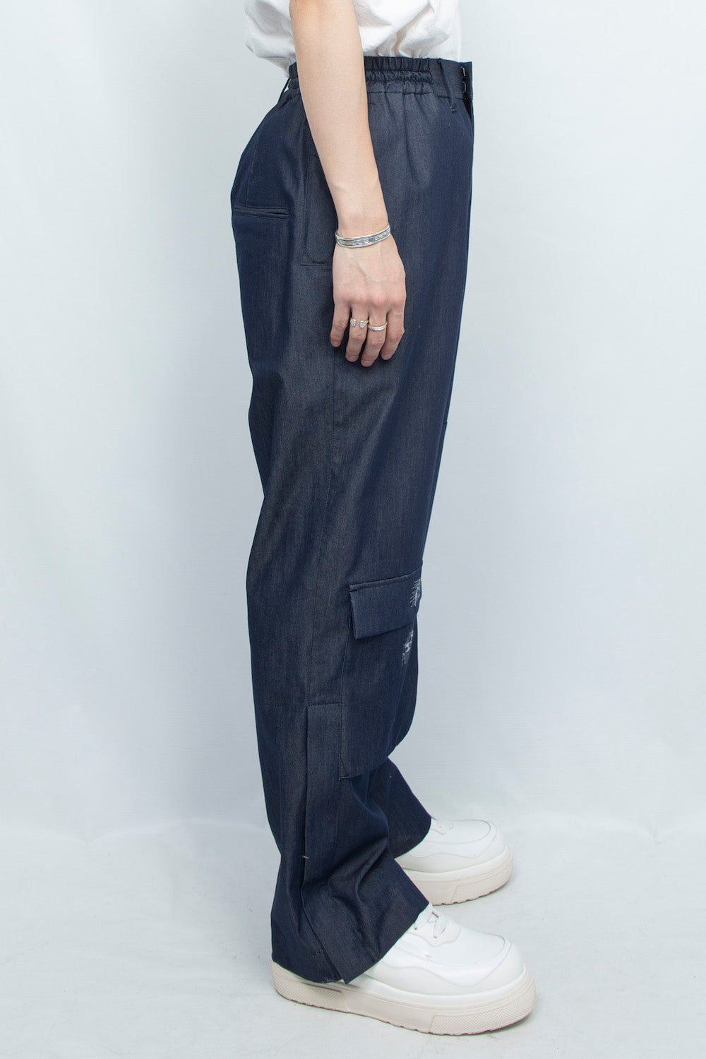 <LAST 1点>
LB25SS-PT07-DDI | COOLMOTION®️ダメージエンブロイダリーデニムペイントトラウザー | NAVY