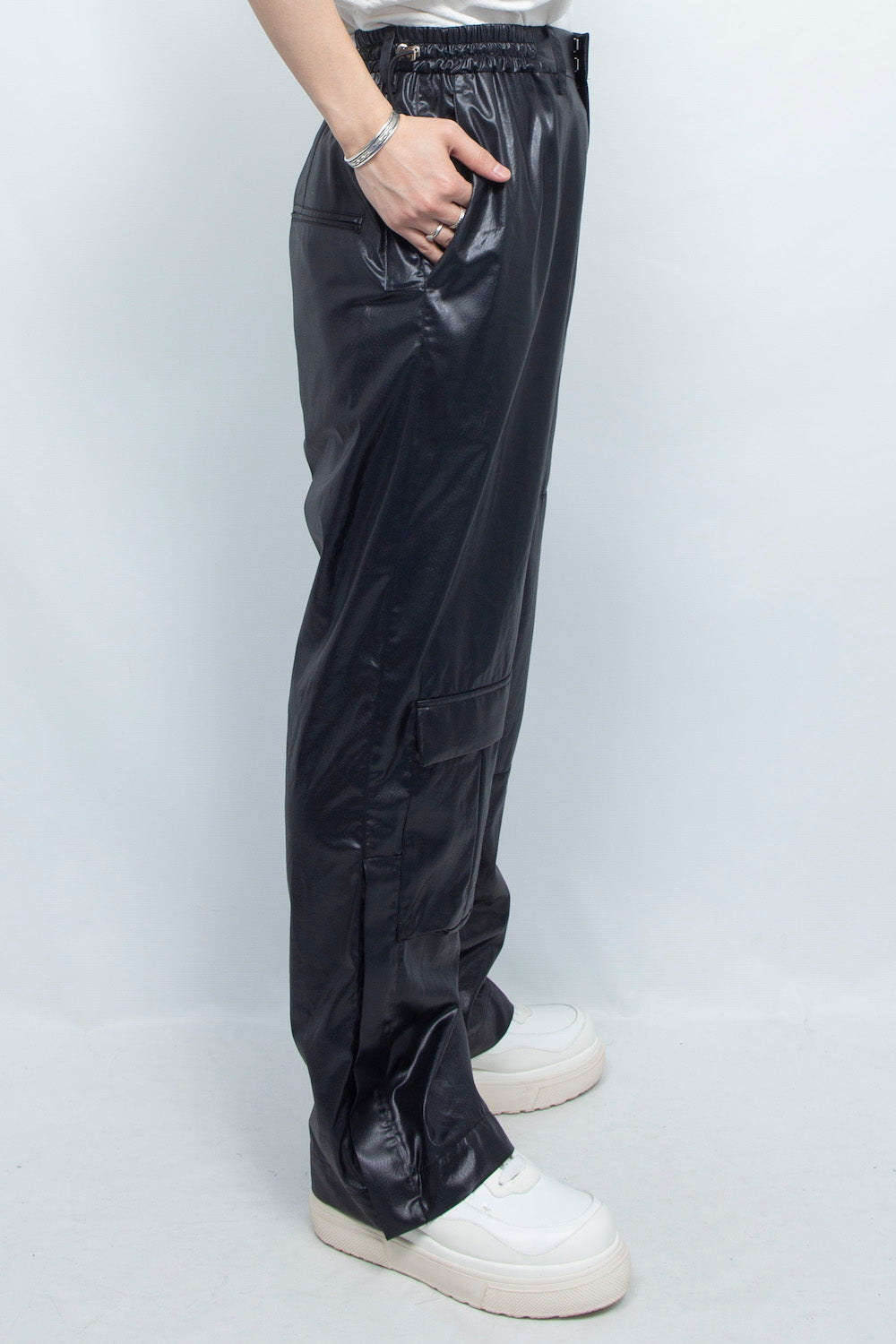 <LAST 1点> LB25SS-PT07-FFL | FAKE-FAKE LEATHER Ⅱ アシンメトリーディテールペイントトラウザー | BLACK