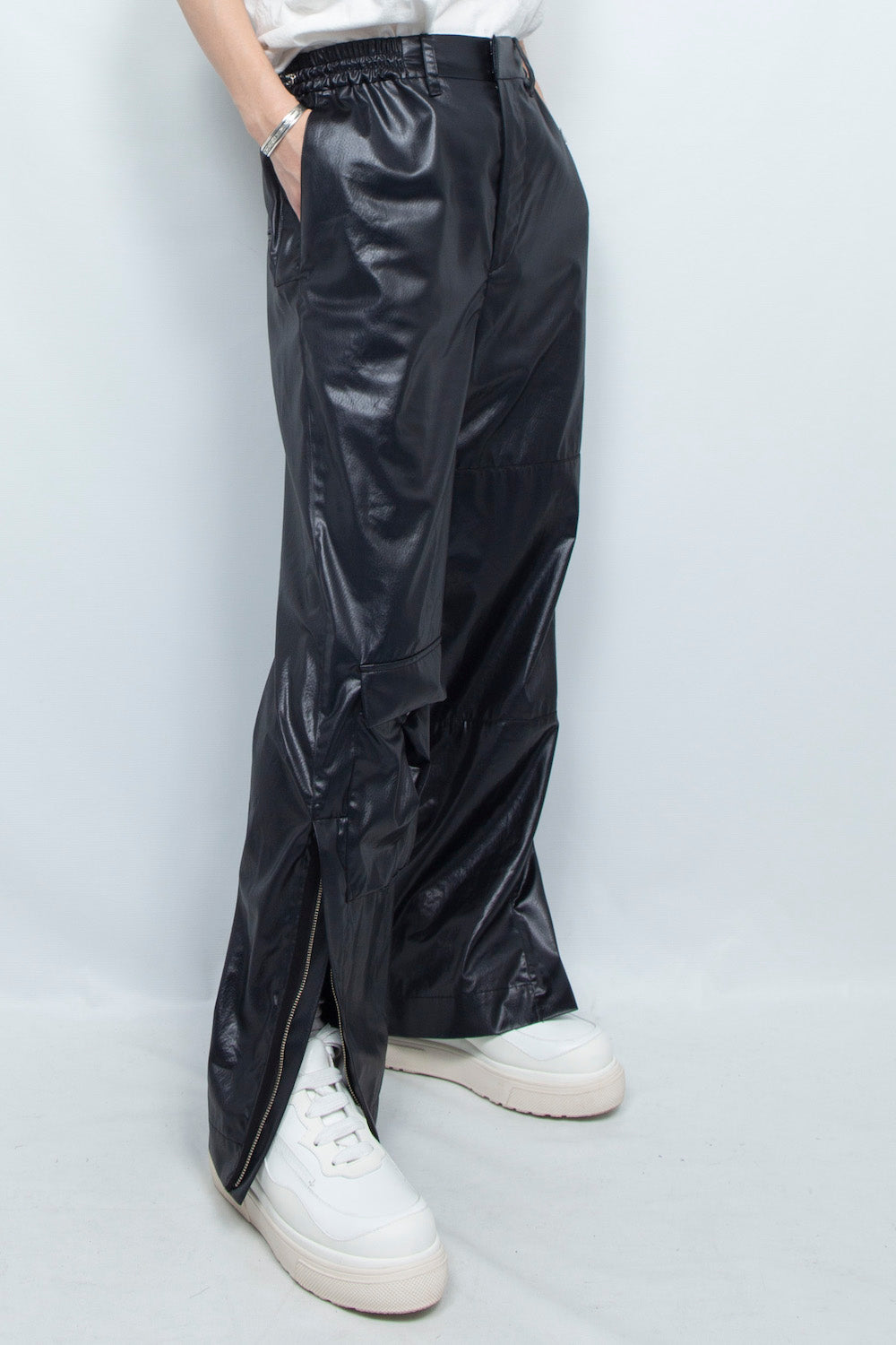 <LAST 1点> LB25SS-PT07-FFL | FAKE-FAKE LEATHER Ⅱ アシンメトリーディテールペイントトラウザー | BLACK