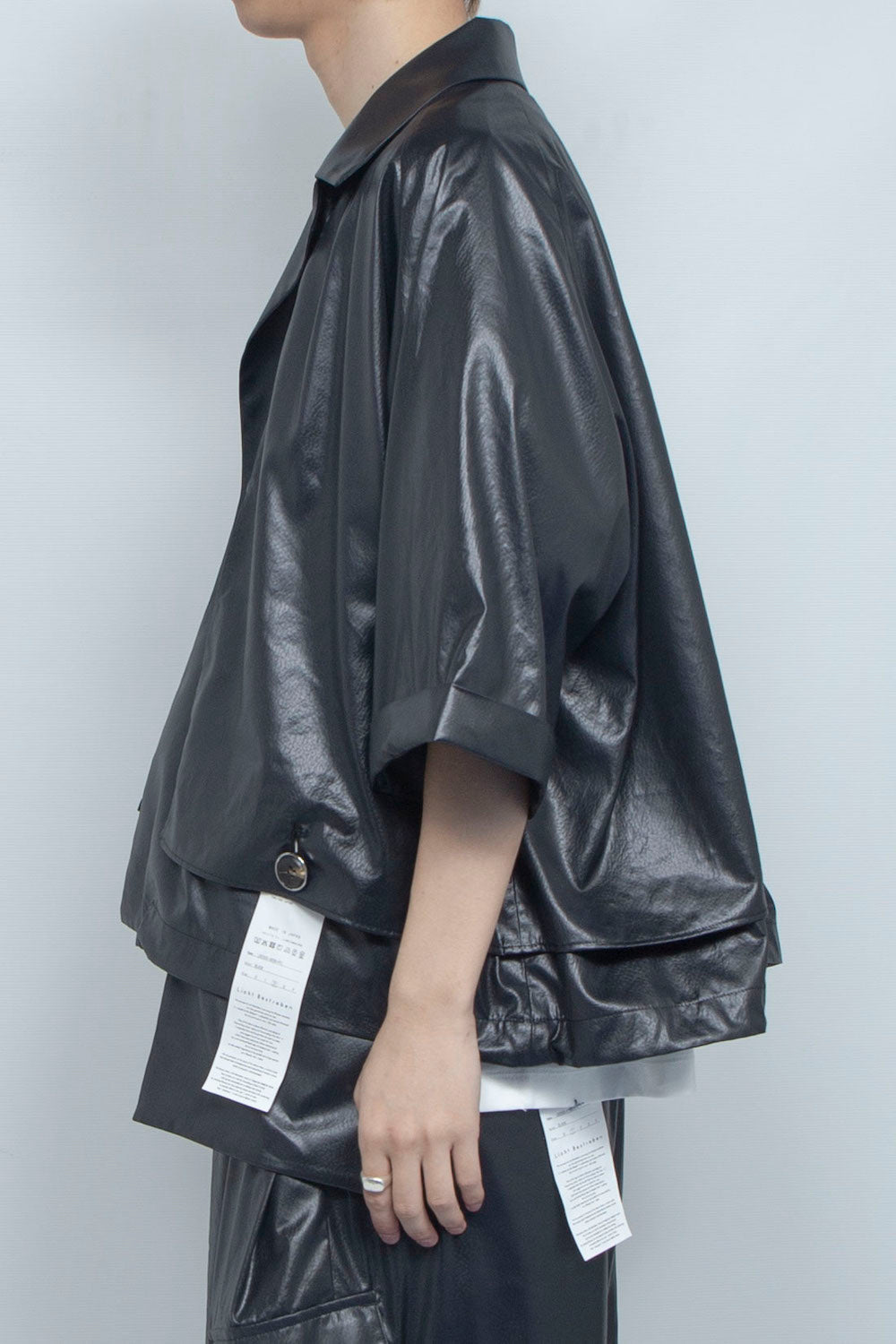 <last>LB25SS-SH09-FFL | FAKE-FAKE LEATHER II 短款风衣半袖夹克 | 黑色</last>