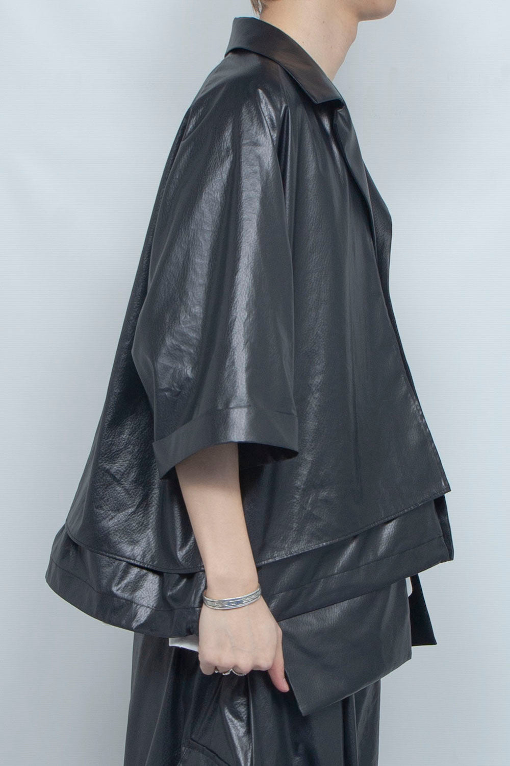 <last>LB25SS-SH09-FFL | FAKE-FAKE LEATHER II 短款风衣半袖夹克 | 黑色</last>