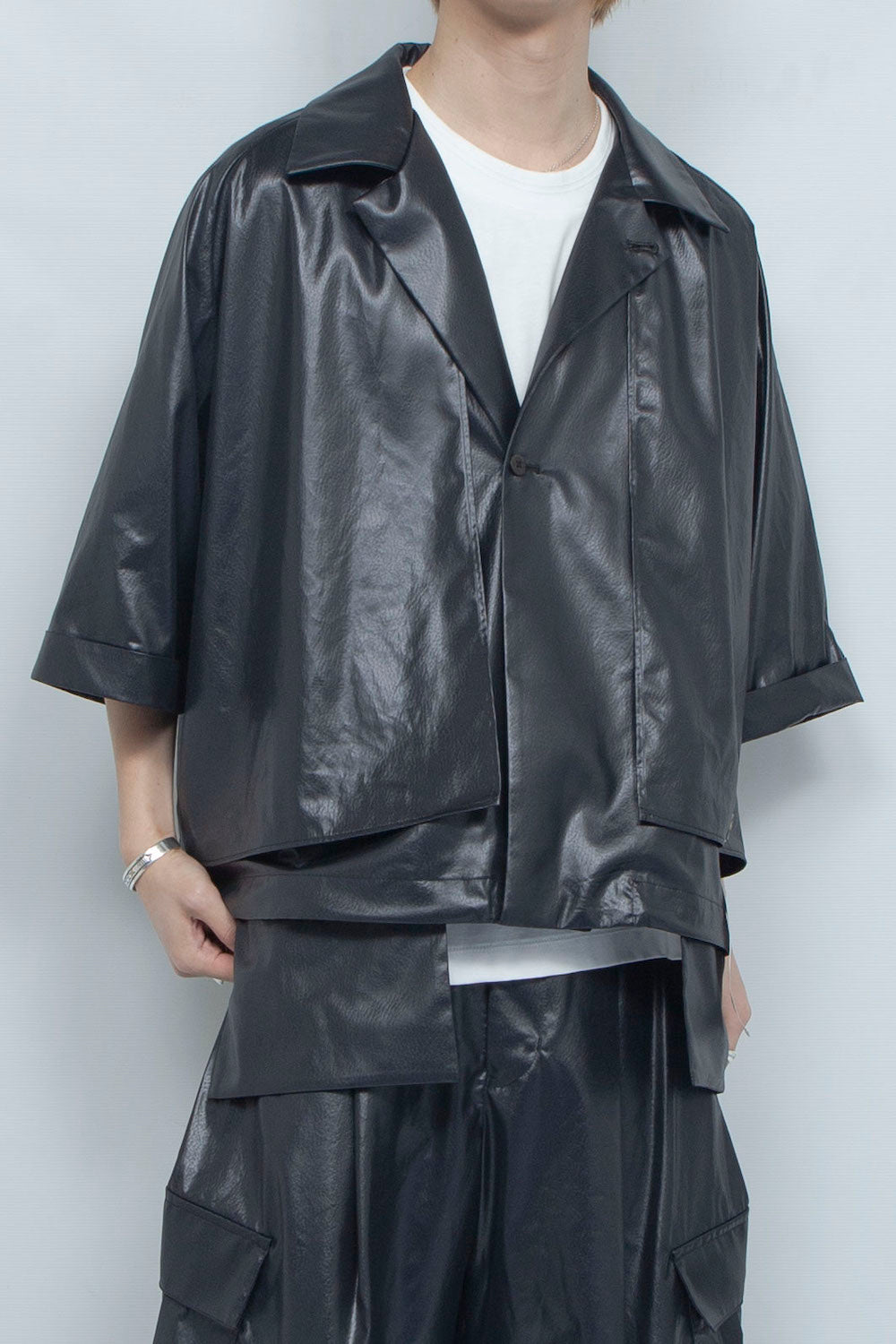 <last>LB25SS-SH09-FFL | FAKE-FAKE LEATHER II 短款风衣半袖夹克 | 黑色</last>