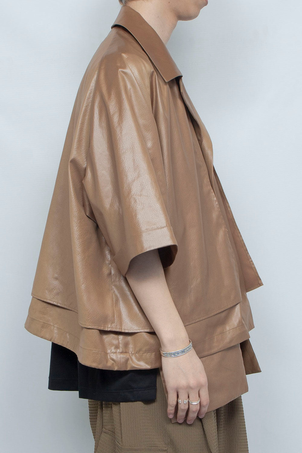 <last>
LB25SS-SH09-FFL| FAKE-FAKE LEATHER II Short Trench Half Sleeve Jacket | BROWN</last>