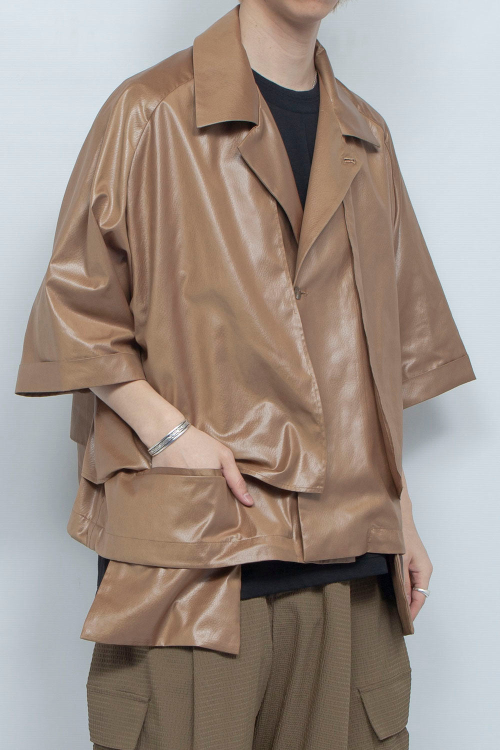 <last>
LB25SS-SH09-FFL| FAKE-FAKE LEATHER II Short Trench Half Sleeve Jacket | BROWN</last>