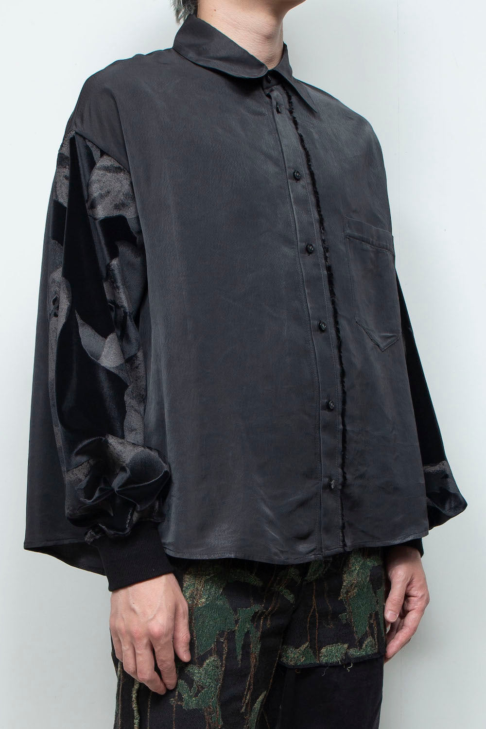 <last>
LB25AW-SH08-SPV-PVL | Velour Jersey Sleeve Easy Shirt | Black x Black</last>
