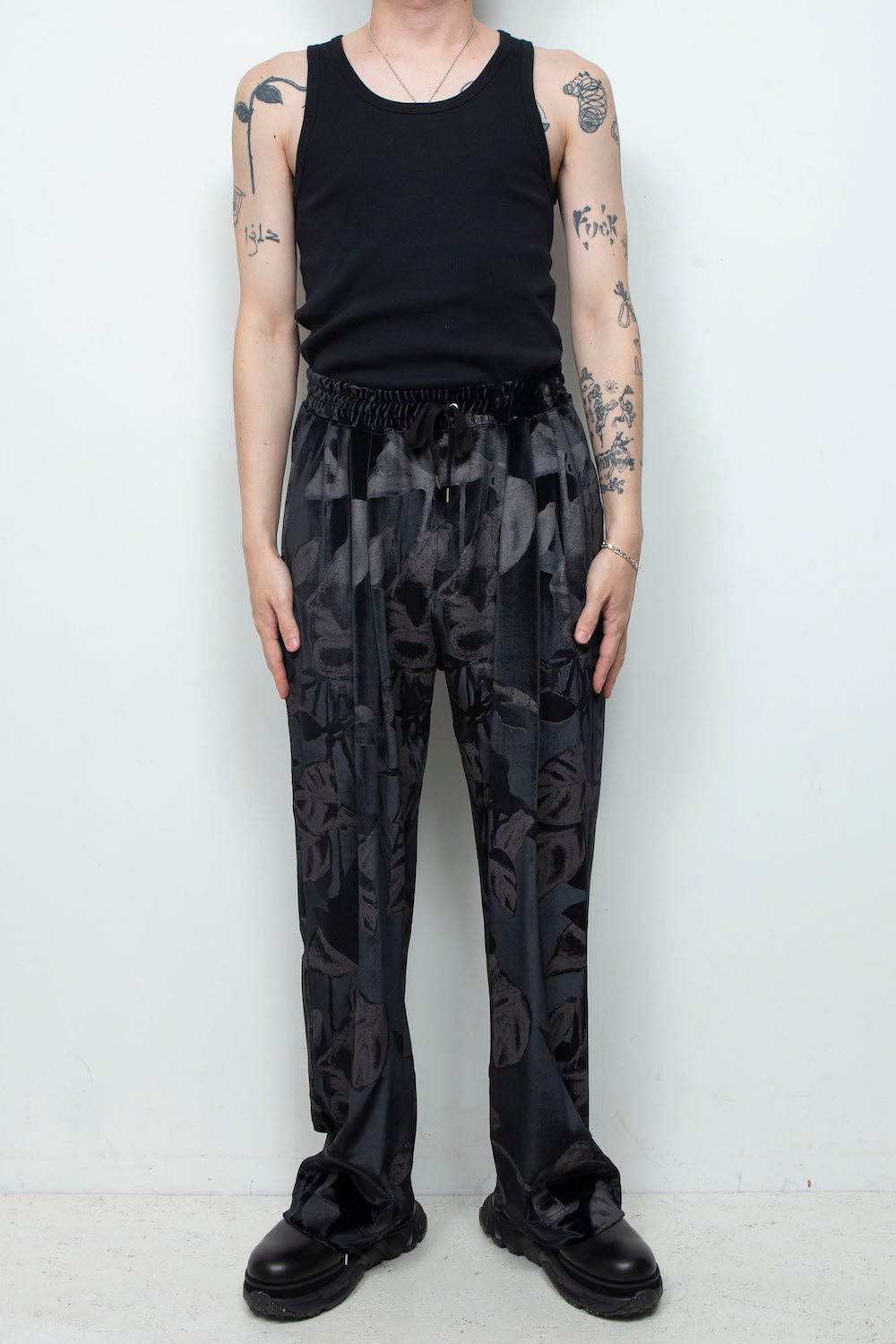 <last>
LB25AW-PT08-PVL | 3D Printed Velour Jersey Easy Pants | BLACK</last>
