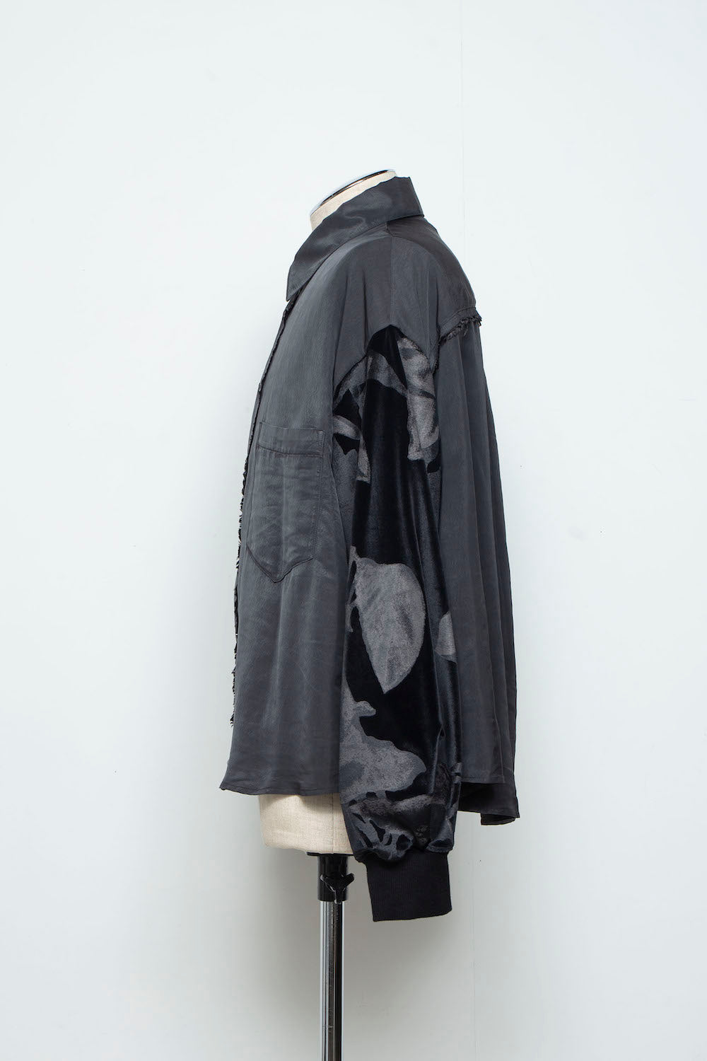 <last>
LB25AW-SH08-SPV-PVL | Velour Jersey Sleeve Easy Shirt | Black x Black</last>