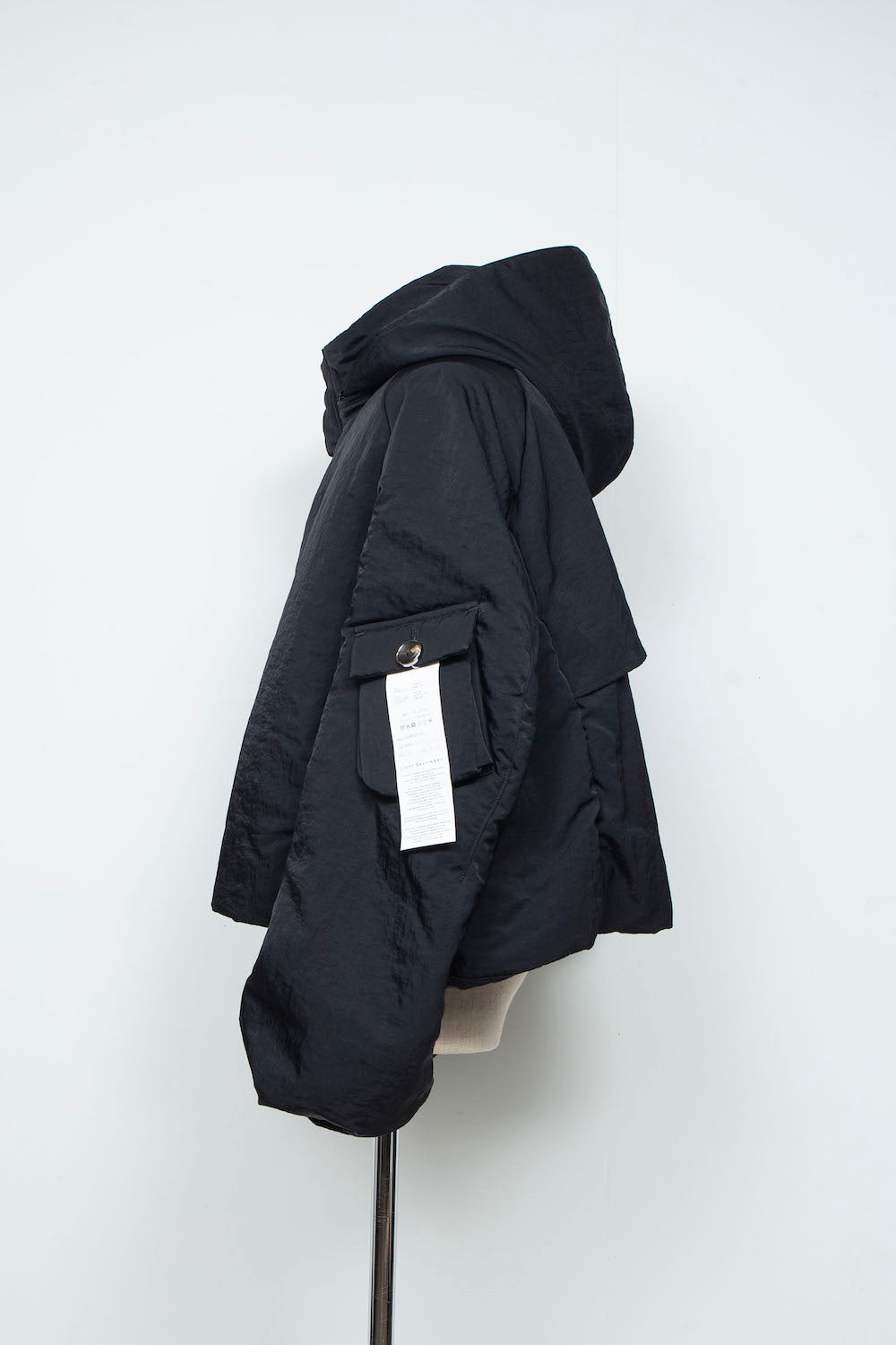 <LAST 1点> LB25AW-BL03-VTN | QUOISM®️パッティングショートフードブルゾン | BLACK