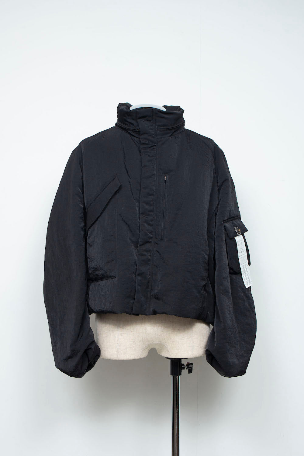 <LAST 1点> LB25AW-BL03-VTN | QUOISM®️パッティングショートフードブルゾン | BLACK