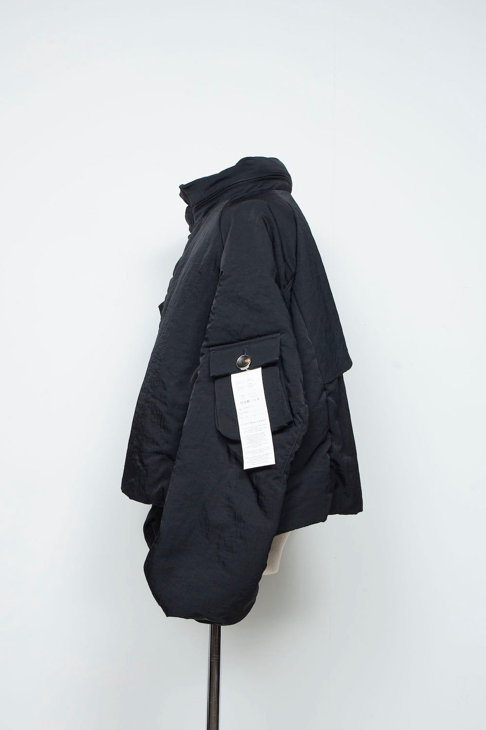 <LAST 1点> LB25AW-BL03-VTN | QUOISM®️パッティングショートフードブルゾン | BLACK