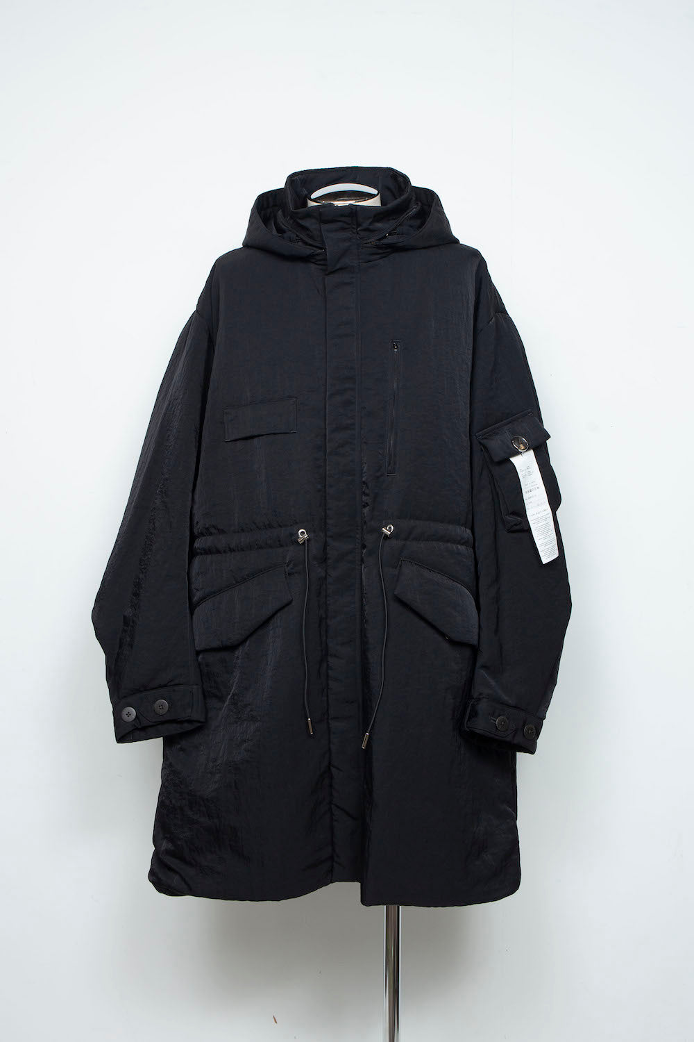 <LAST 1点> LB25AW-FC01-VTN | QUOISM®️パッティングフィッシュテールコート | BLACK