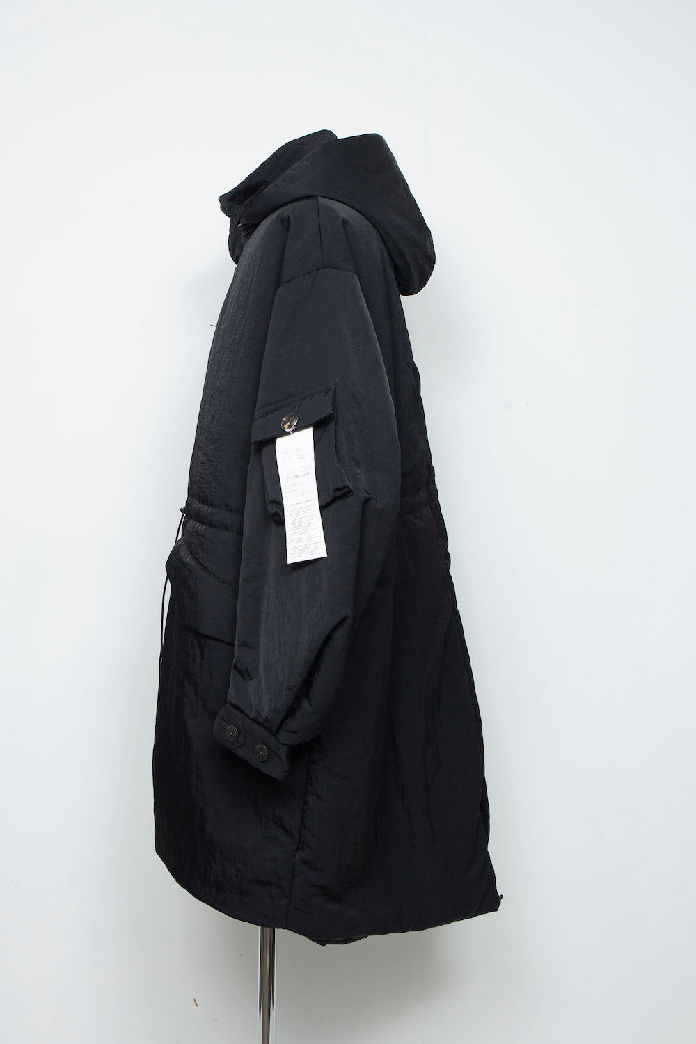 <LAST 1点> LB25AW-FC01-VTN | QUOISM®️パッティングフィッシュテールコート | BLACK