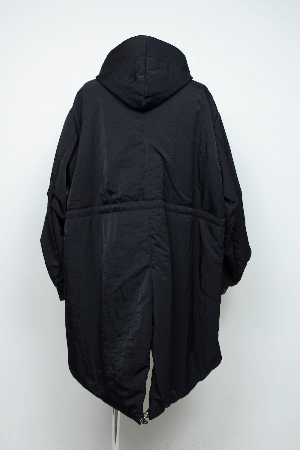 <LAST 1点> LB25AW-FC01-VTN | QUOISM®️パッティングフィッシュテールコート | BLACK