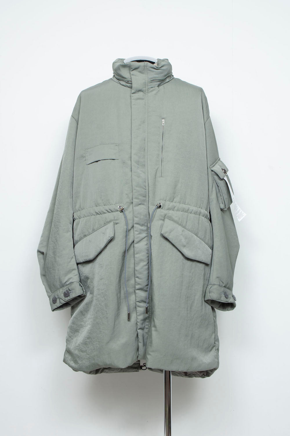 <LAST 1点> LB25AW-FC01-VTN | QUOISM®️パッティングフィッシュテールコート | SKY GRAY