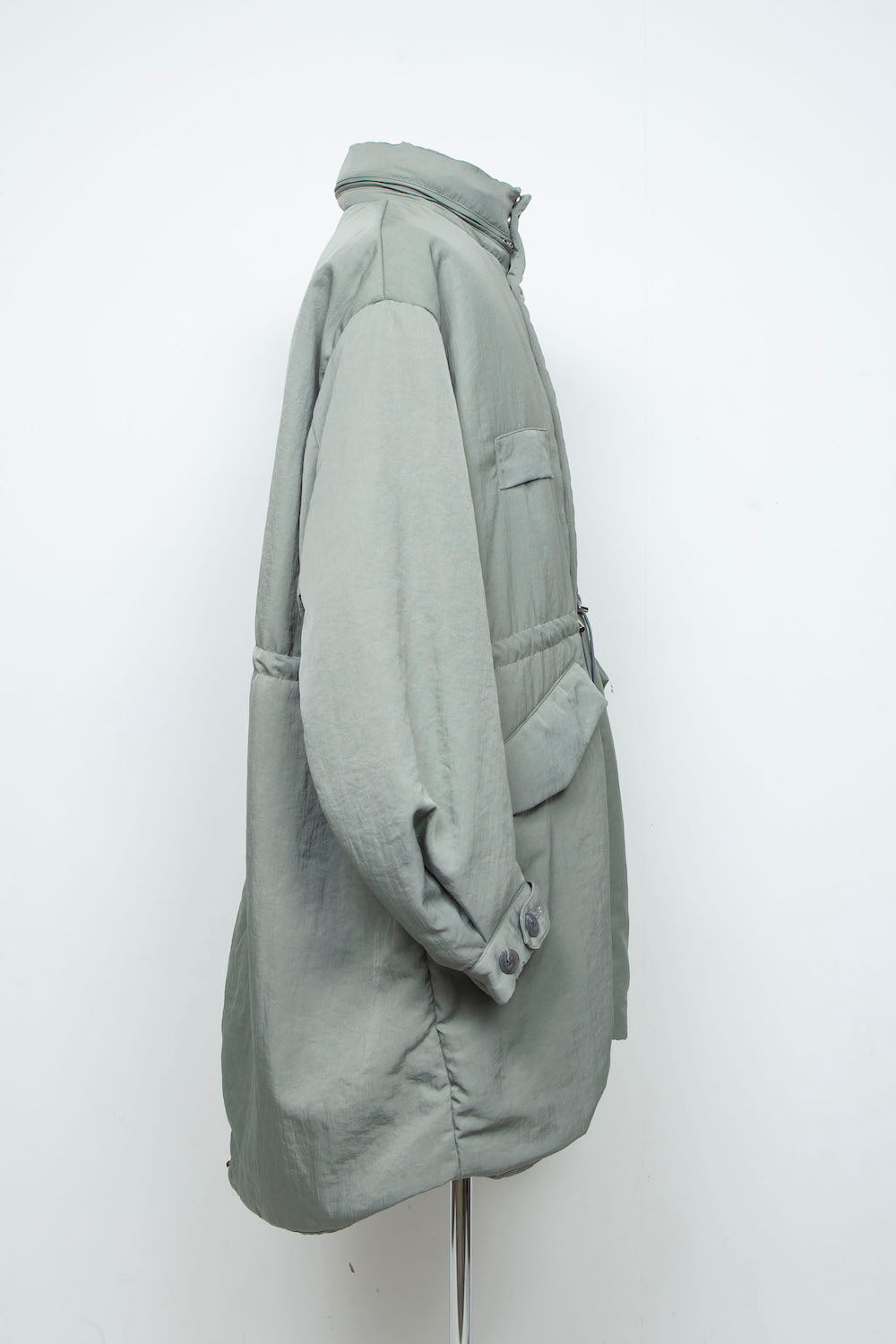 <LAST 1点> LB25AW-FC01-VTN | QUOISM®️パッティングフィッシュテールコート | SKY GRAY