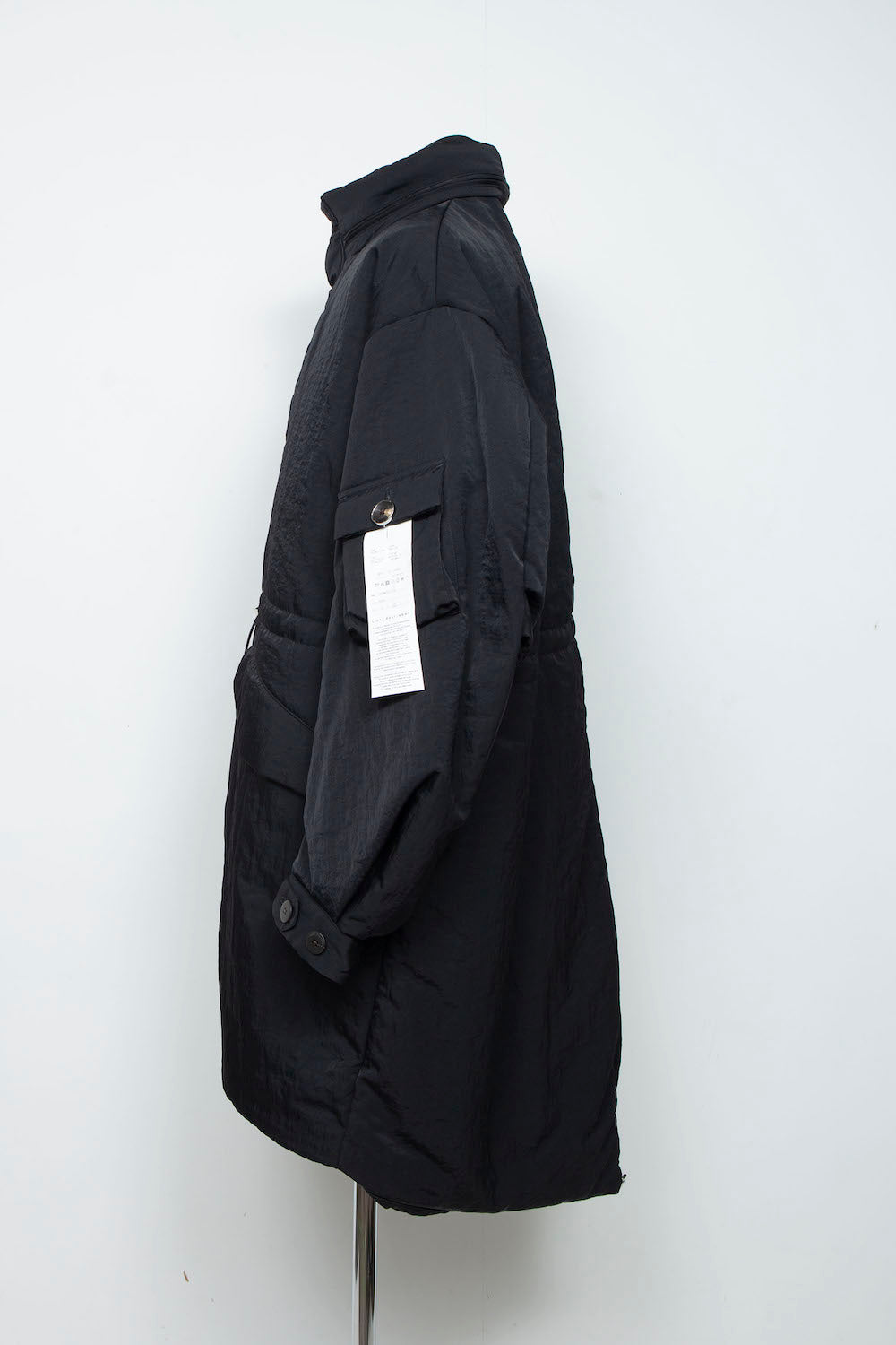 <LAST 1点> LB25AW-FC01-VTN | QUOISM®️パッティングフィッシュテールコート | BLACK