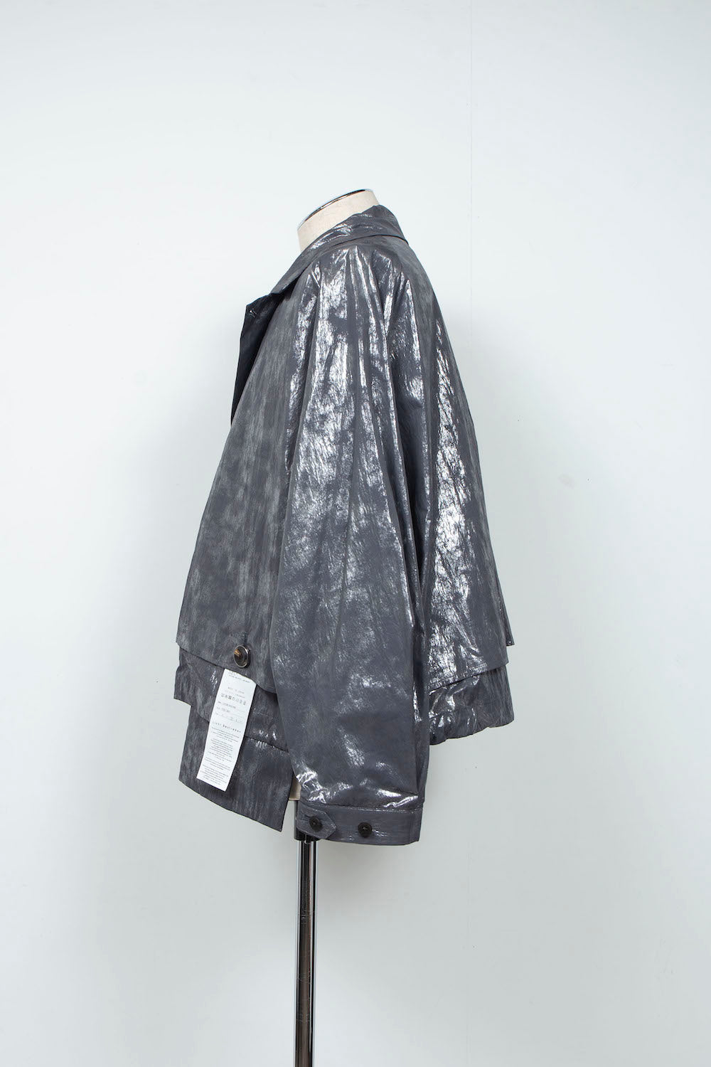 <LAST 1点> LB25AW-SH09-HKW | ウォッシュドホイルコーティングショートトレンチジャケット | STEEL GRAY