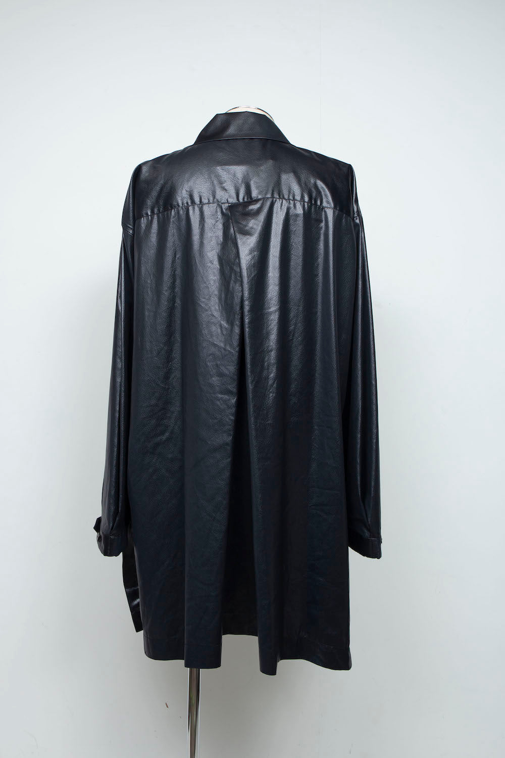 <LAST 1点> LB25AW-SHCO01-FFL | FAKE-FAKE LEATHER Ⅱ ステンカラーライトコート | BLACK