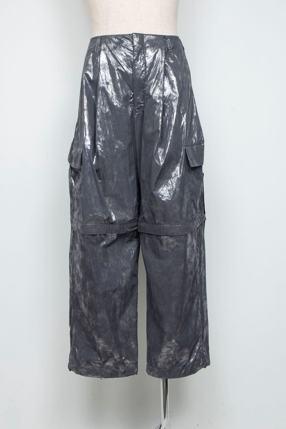 <LAST 1点>
LB25AW-PT05-HKW | ウォッシュドホイルコーティングデタッチャブルカーゴパンツ | STEEL GRAY