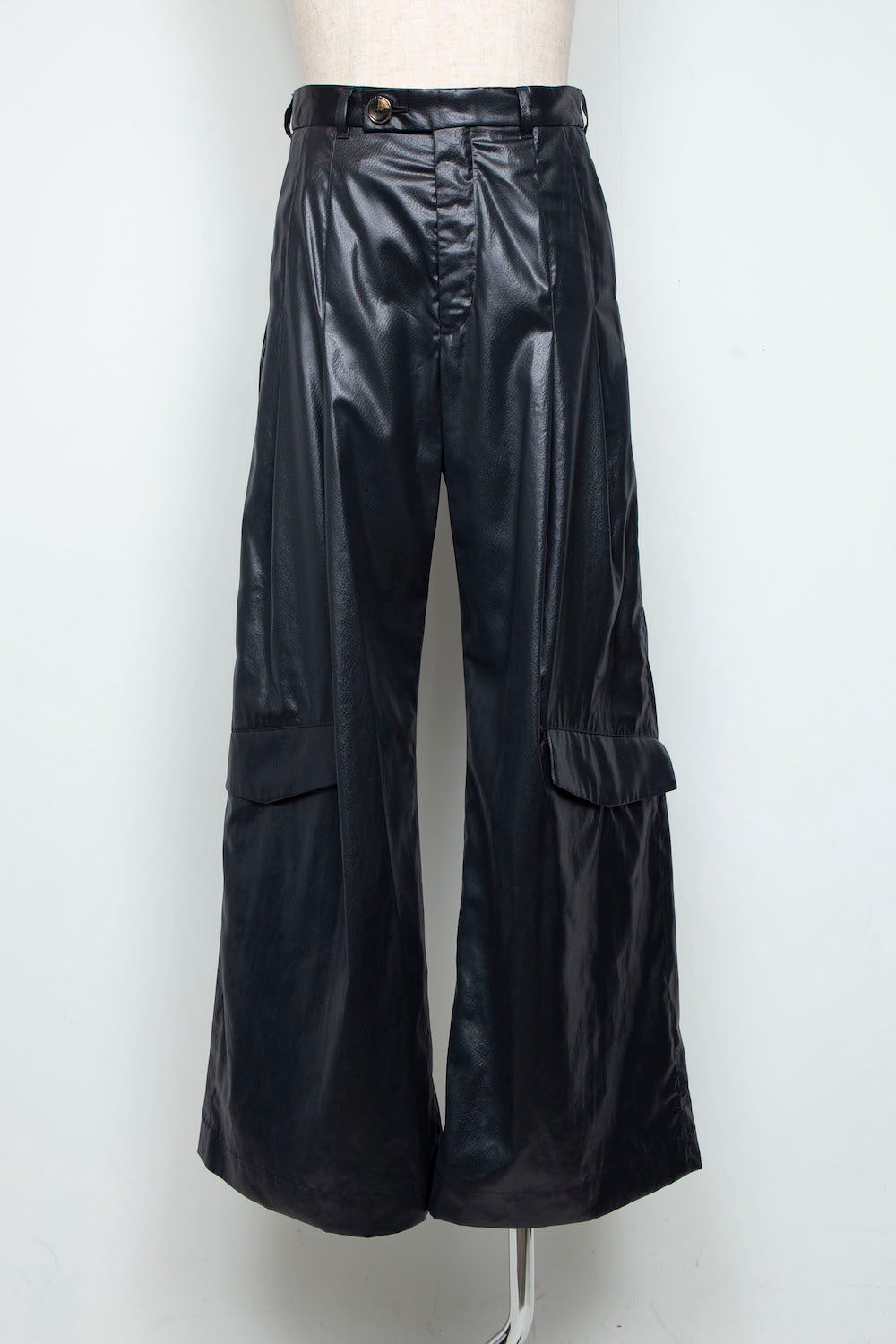 <LAST 1点> LB25AW-PT09-FFL | FAKE-FAKE LEATHER Ⅱ シンフラップバギートラウザー | BLACK