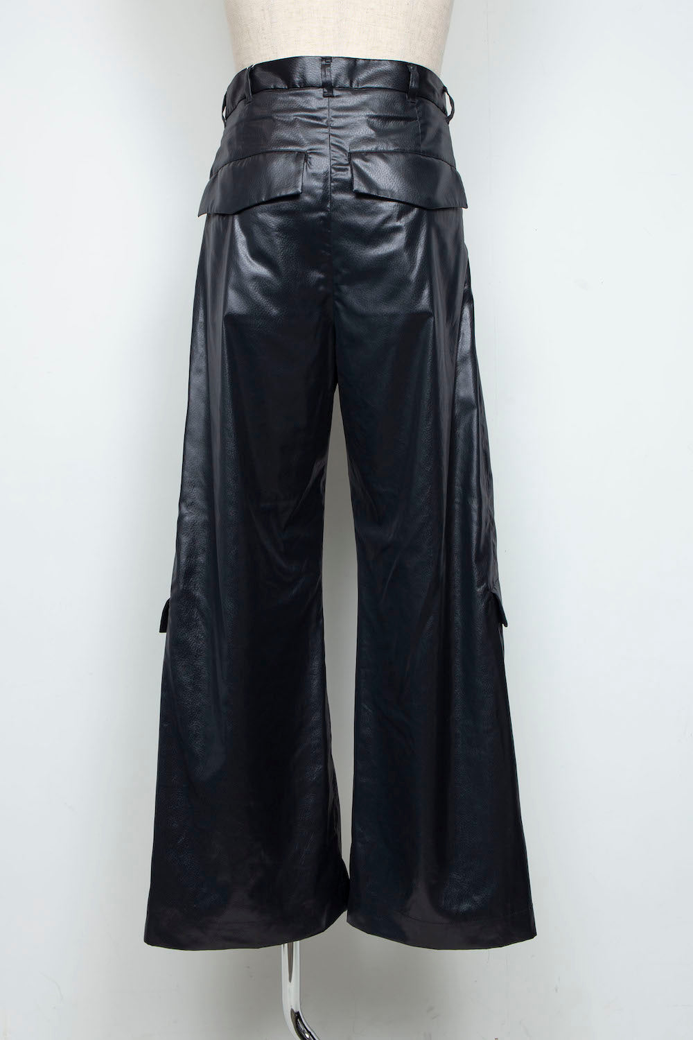 <LAST 1点> LB25AW-PT09-FFL | FAKE-FAKE LEATHER Ⅱ シンフラップバギートラウザー | BLACK