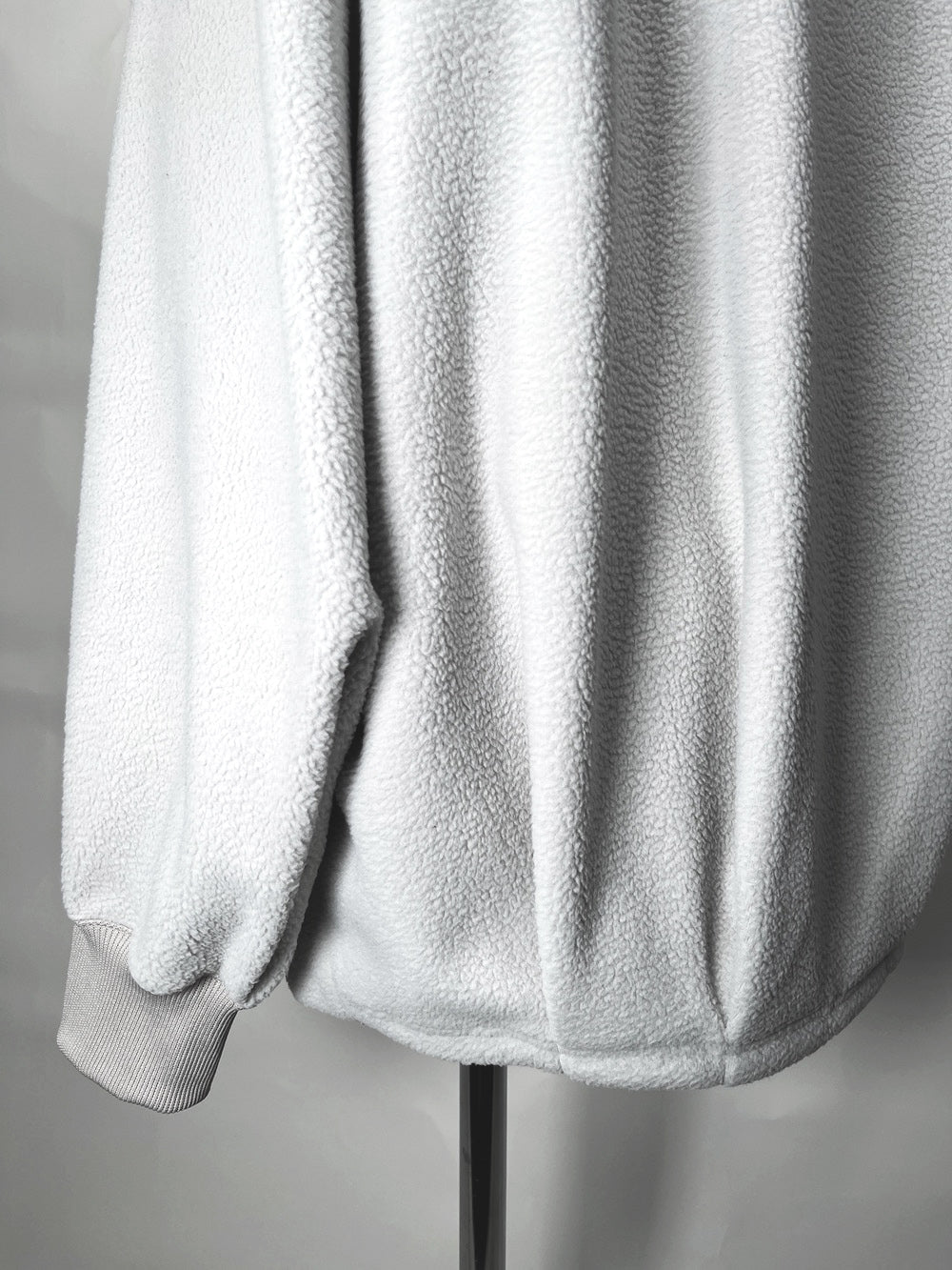 LB23AW-PO01-NDP-PL | ニードルパンチドッキングプルオーバー | IRON×PLASTER