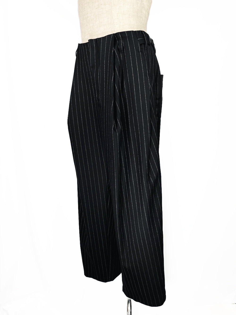 LB23AW-PT05-GST | ストライプウールサージポケットタックワイドパンツ | BLACK STRIPE