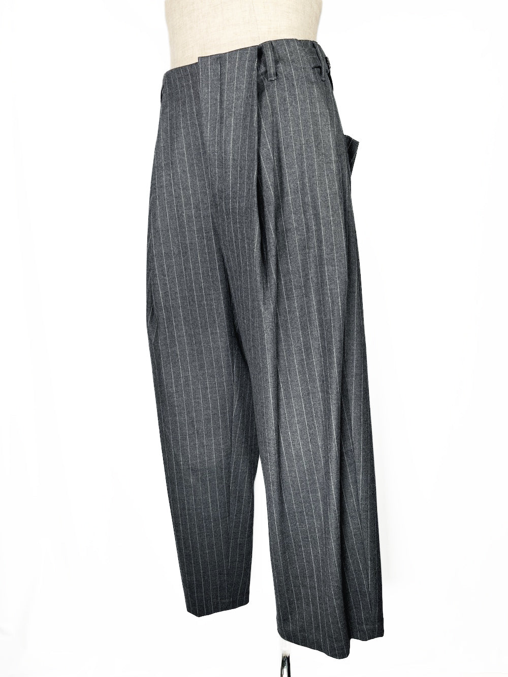LB23AW-PT05-GST | ストライプウールサージポケットタックワイドパンツ | GRAY STRIPE