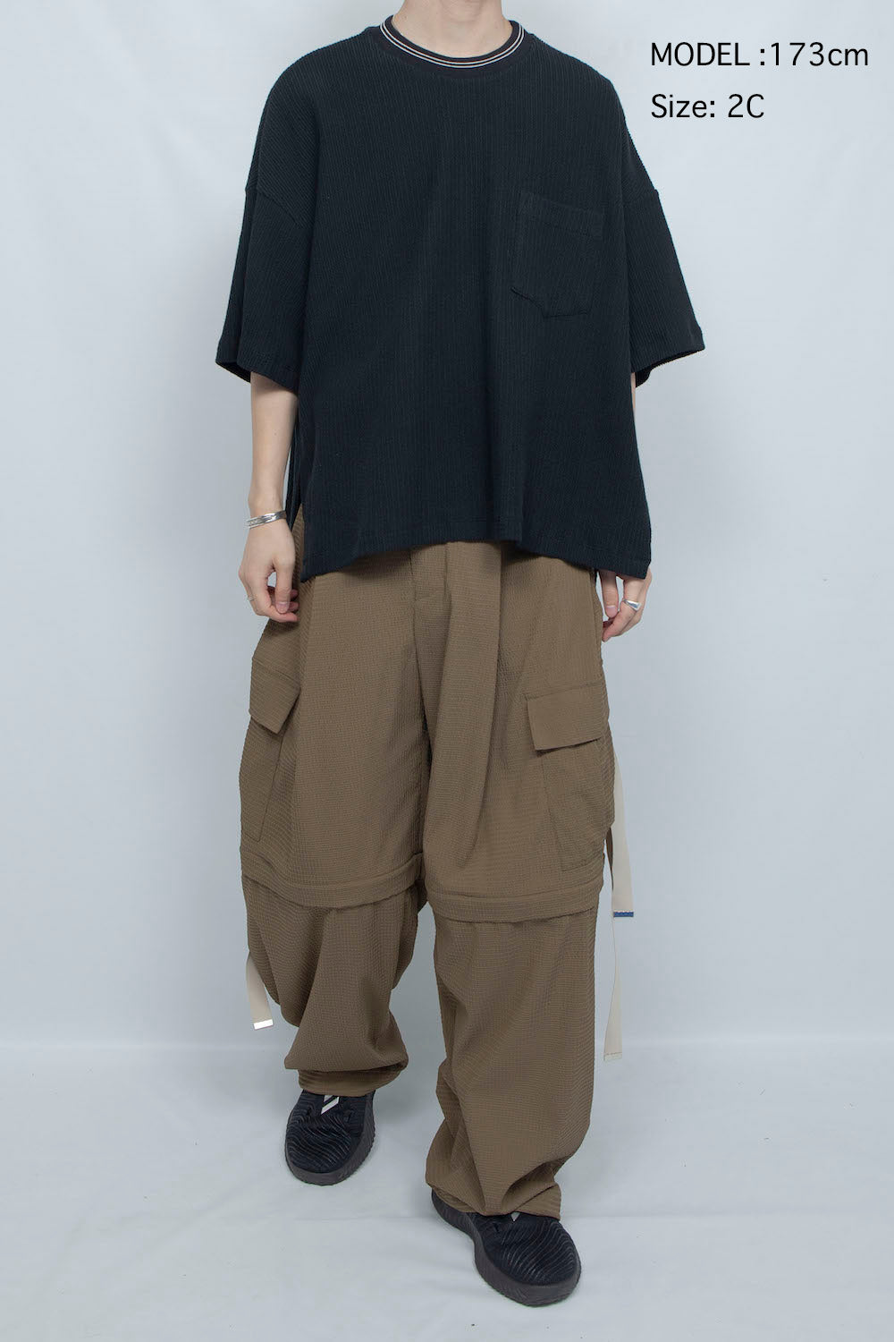 LB25SS-TE09-FRB |褶皱罗纹针织线领 T 恤 |黑色的