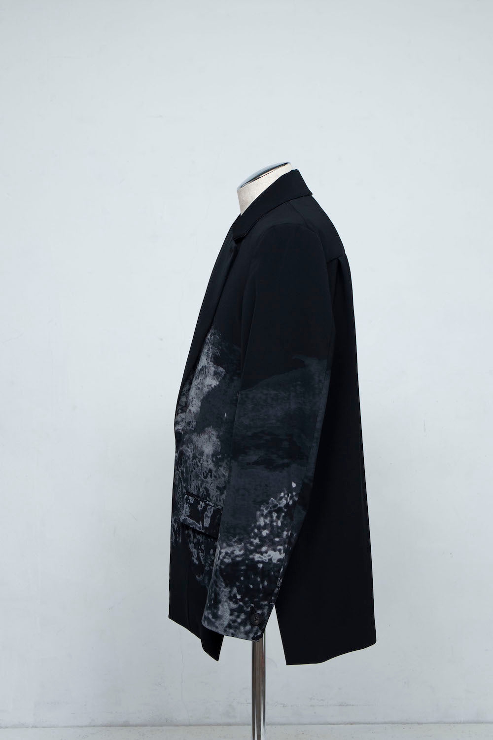 LB24SS-JK06-SLV-SRK | Art motif 2B tailored single jacket | BLACK