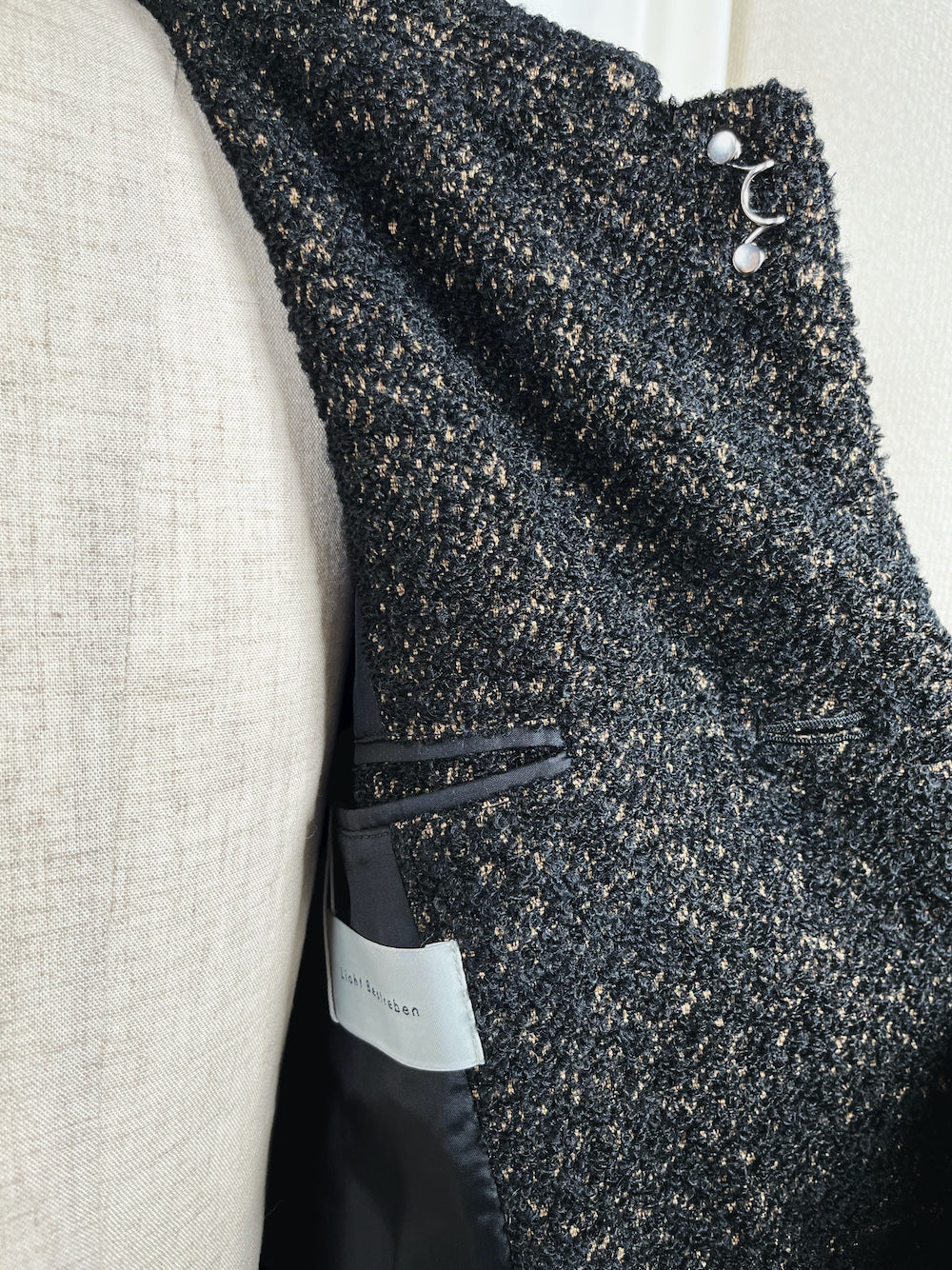LB22AW-CO04-LYS #BLACK and TAN.