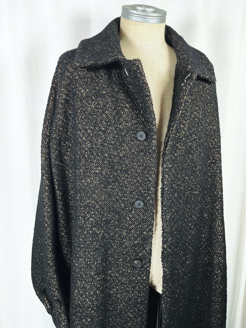 LB22AW-CO04-LYS #BLACK and TAN.
