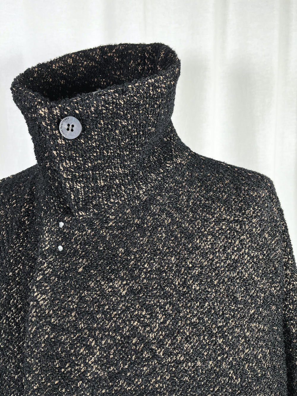 LB22AW-CO04-LYS #BLACK and TAN.