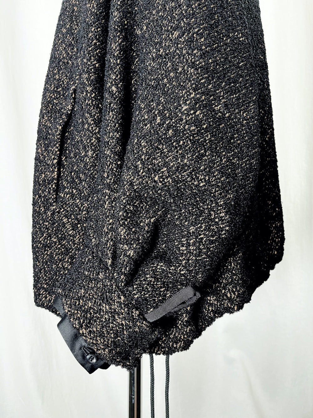LB22AW-TJ01-LYS #BLACK and TAN.