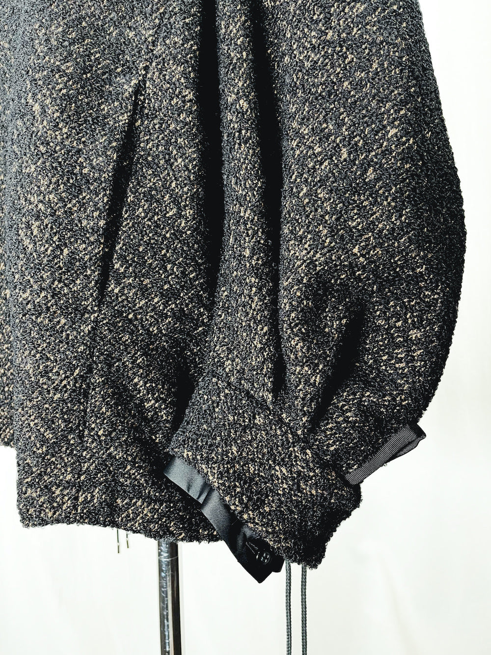 LB22AW-TJ01-LYS #BLACK and TAN.