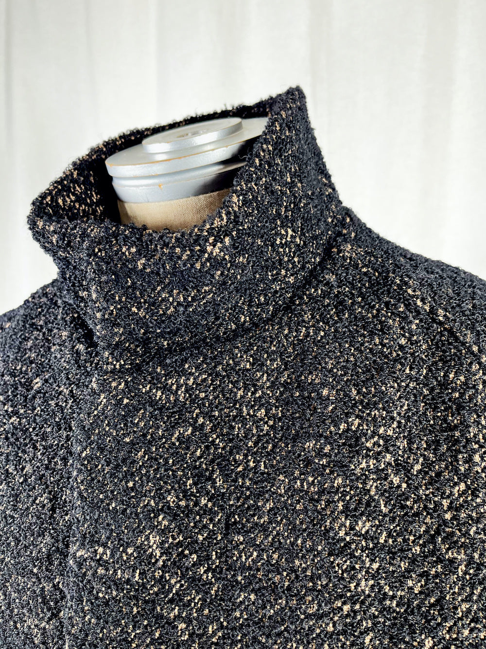 LB22AW-TJ01-LYS #BLACK and TAN.