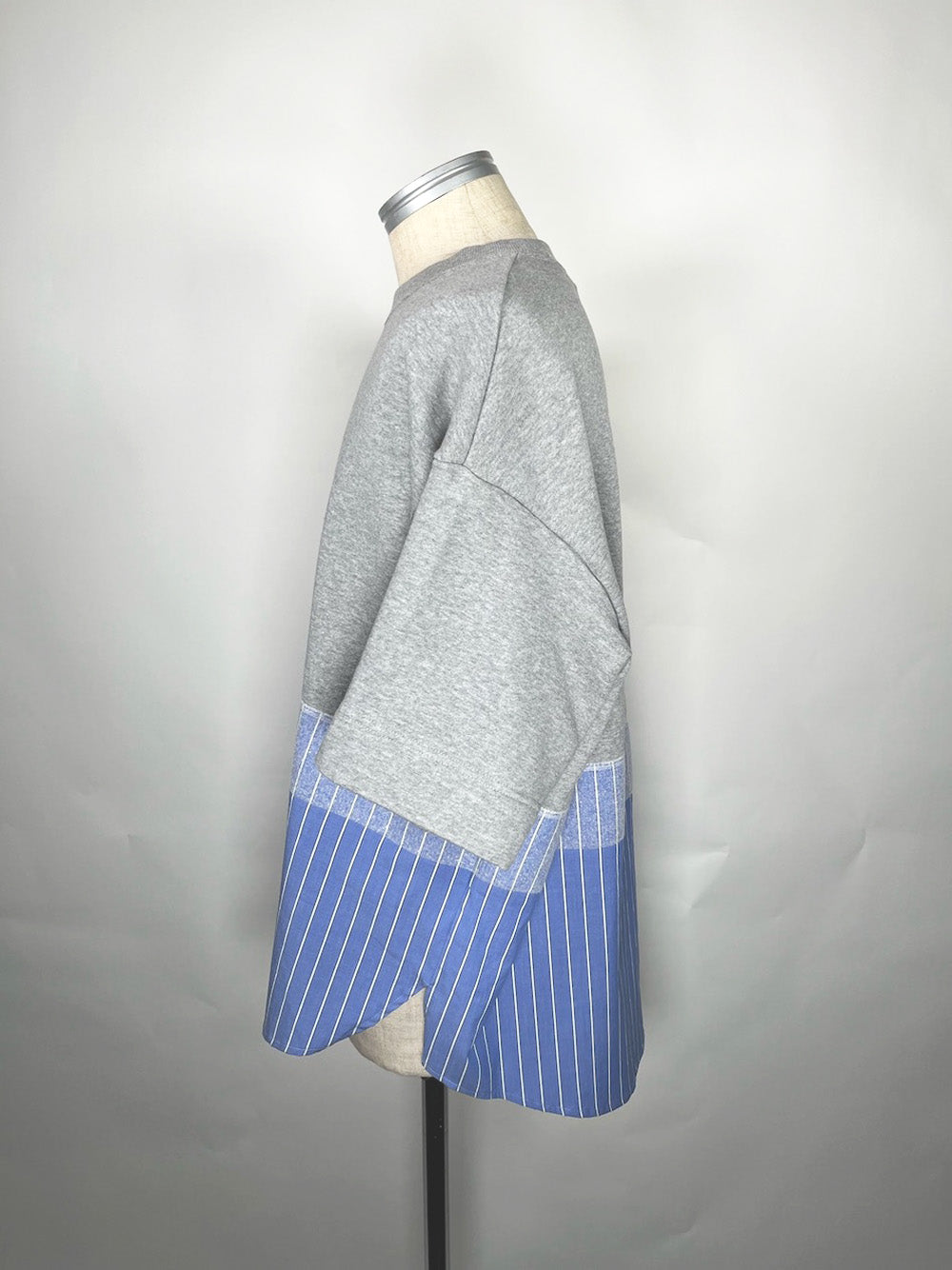 LB23SS-PO03-NDP | 针刺对接套头衫 | 蓝色条纹×灰色