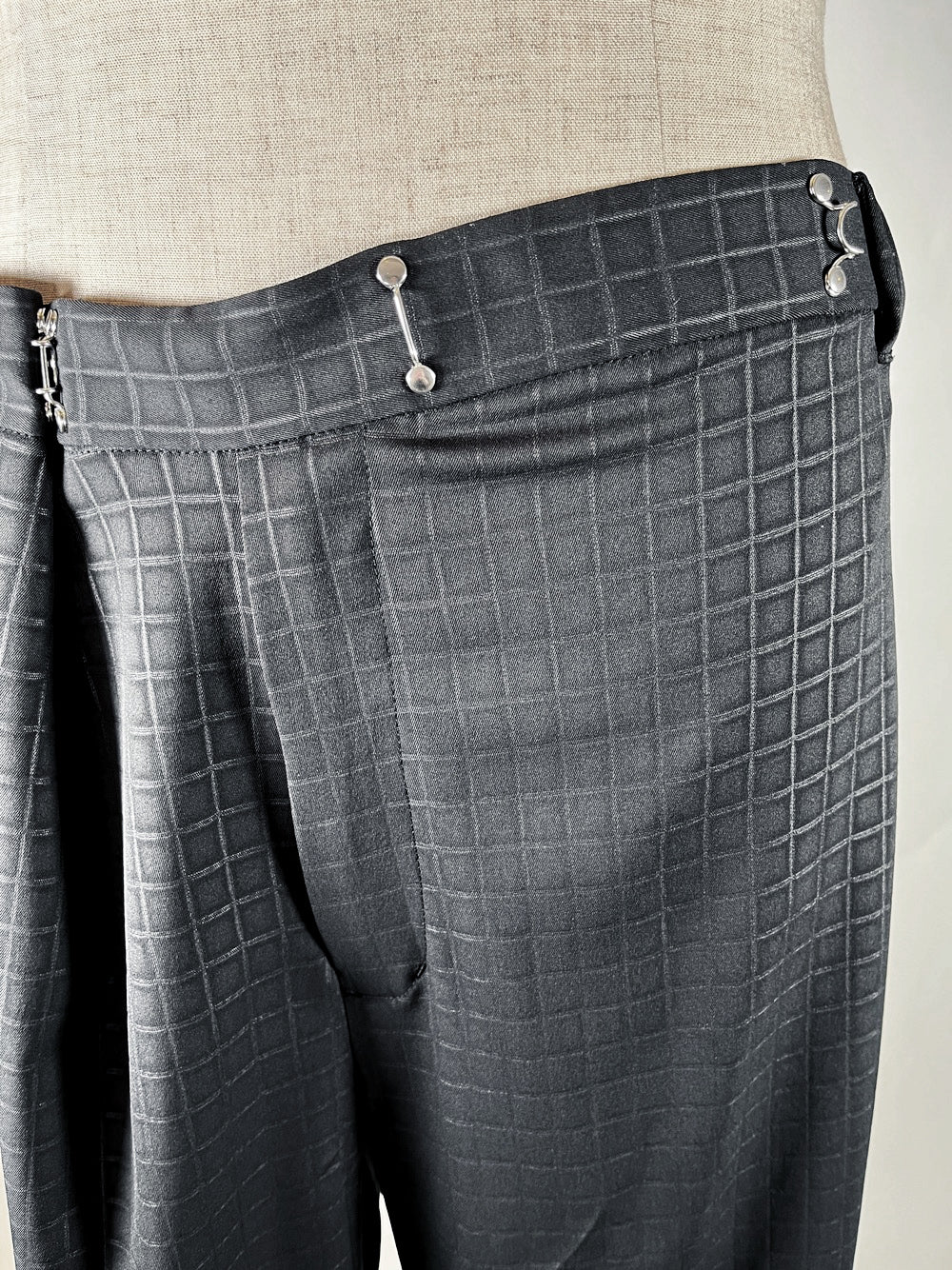 LB23SS-PT02-ERW | Embossed Lily Waltz Customized Tuck Trousers | BLACK
