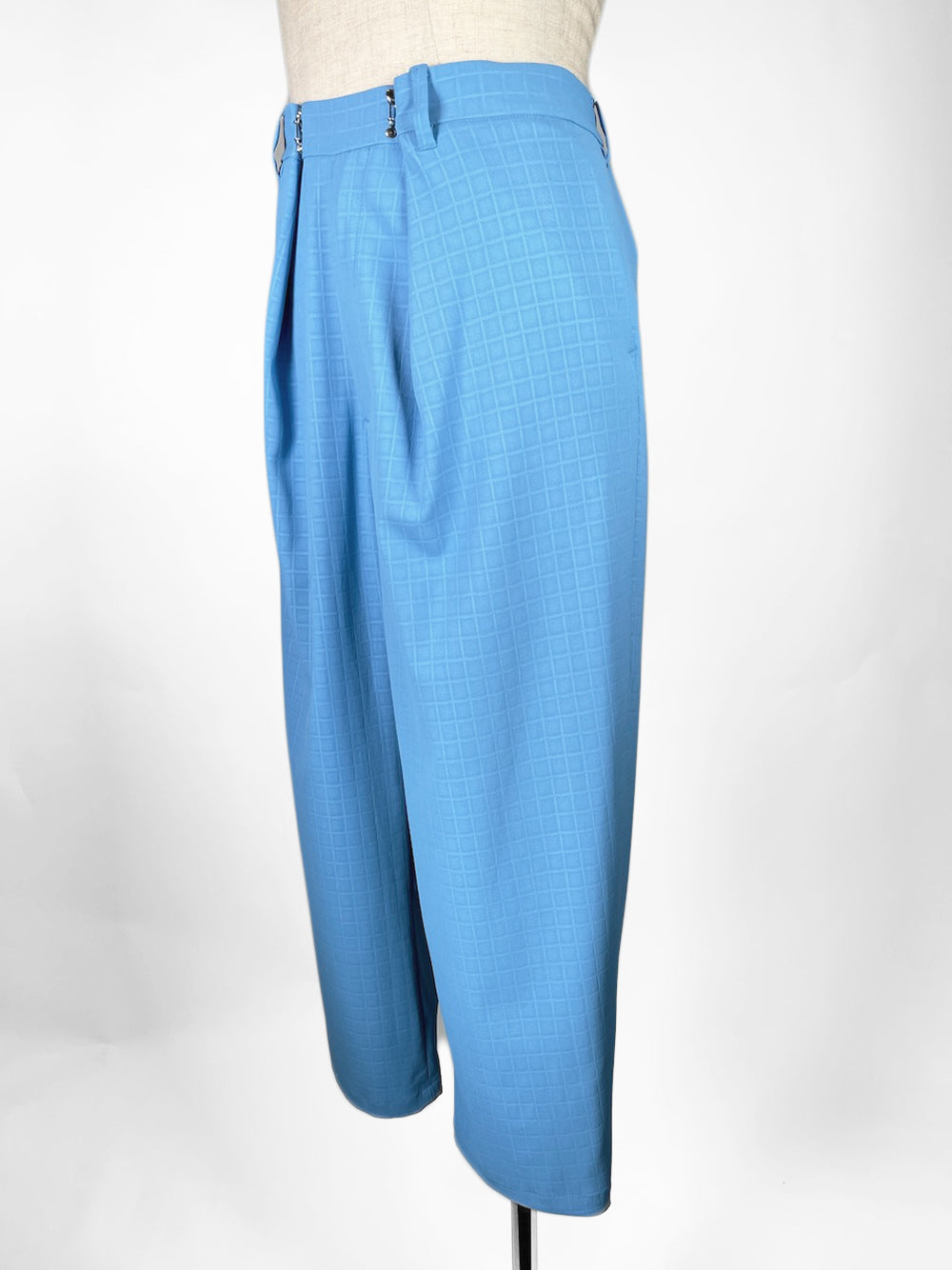 LB23SS-PT02-ERW | エンボスリリーワルツカスタマイズタックトラウザー | ROYALBLUE