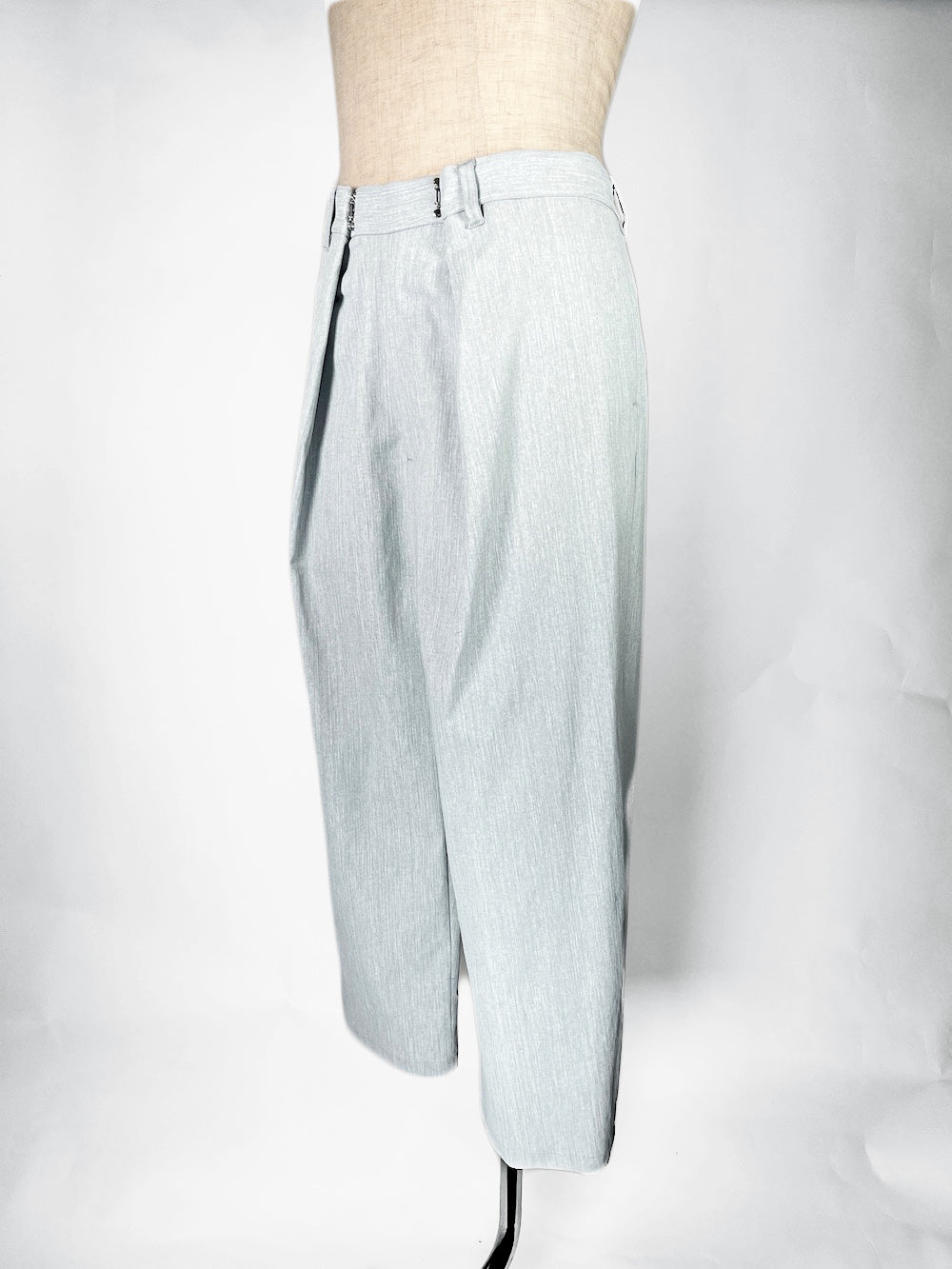LB23SS-PT02-PDN | ピグメントダイドカスタマイズタックトラウザー | WHITE PIGMENT DYED