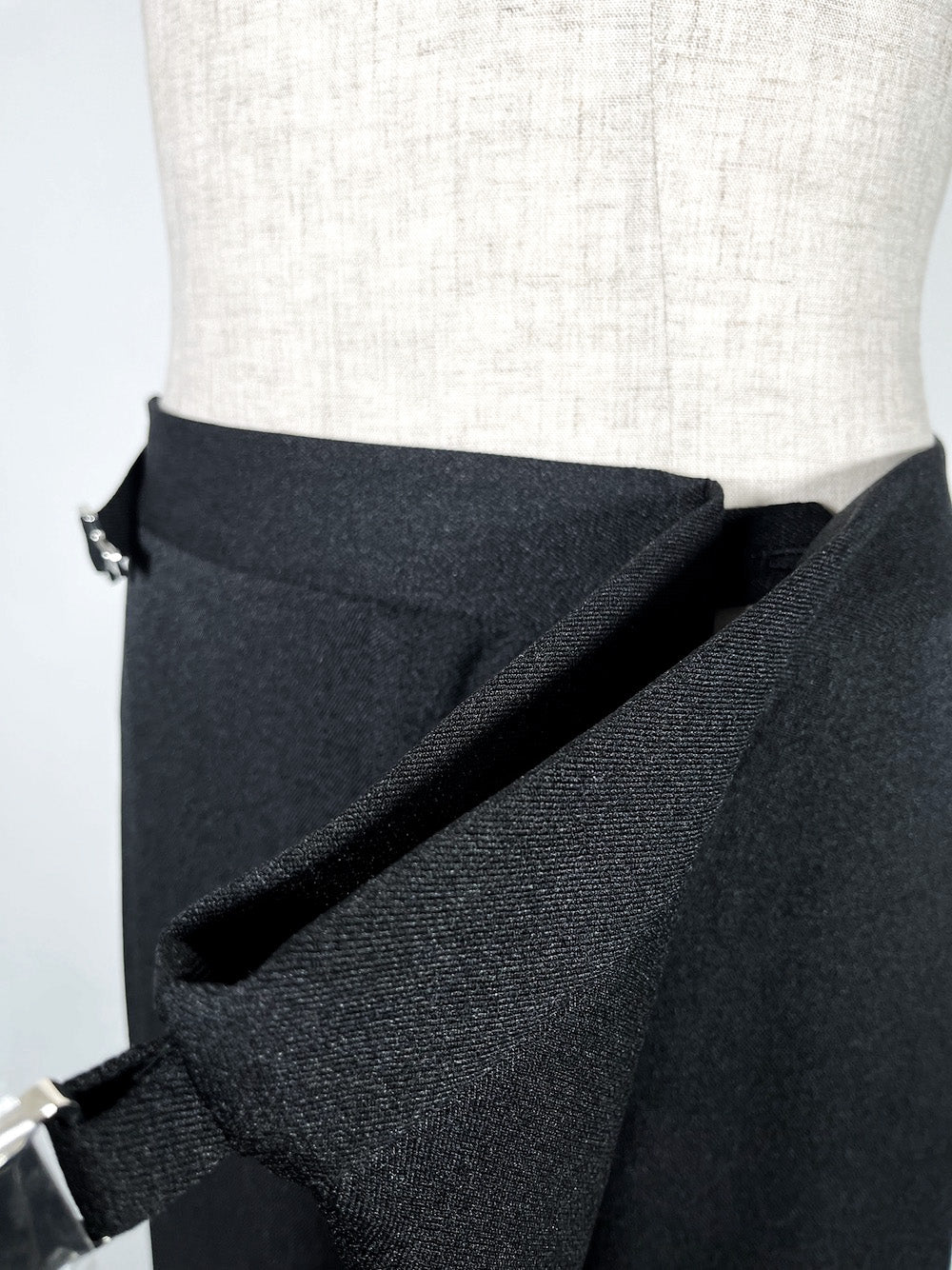 LB23SS-PT04-ALN | ラップドトラウザー | BLACK