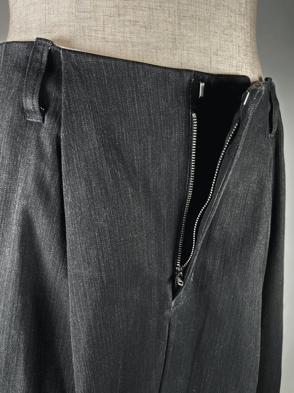 LB23SS-PT05-PDN | ピグメントダイドポケットタックワイドパンツ | BLACK PIGMENT DYED