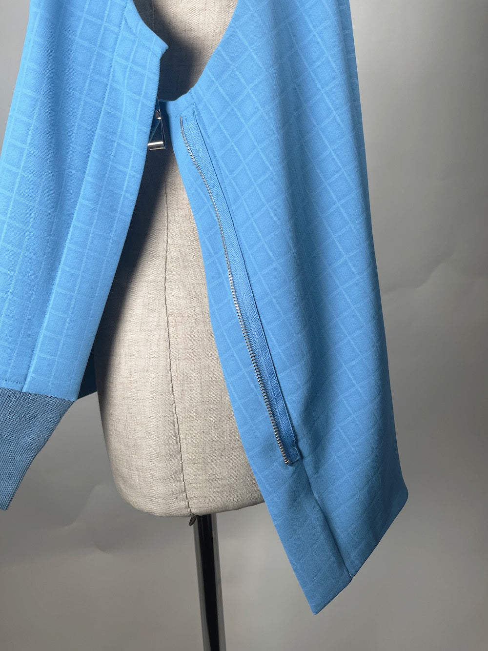 LB23SS-SJK03-ERW | エンボスリリーワルツデタッチャブルサマージャケット | ROYALBLUE