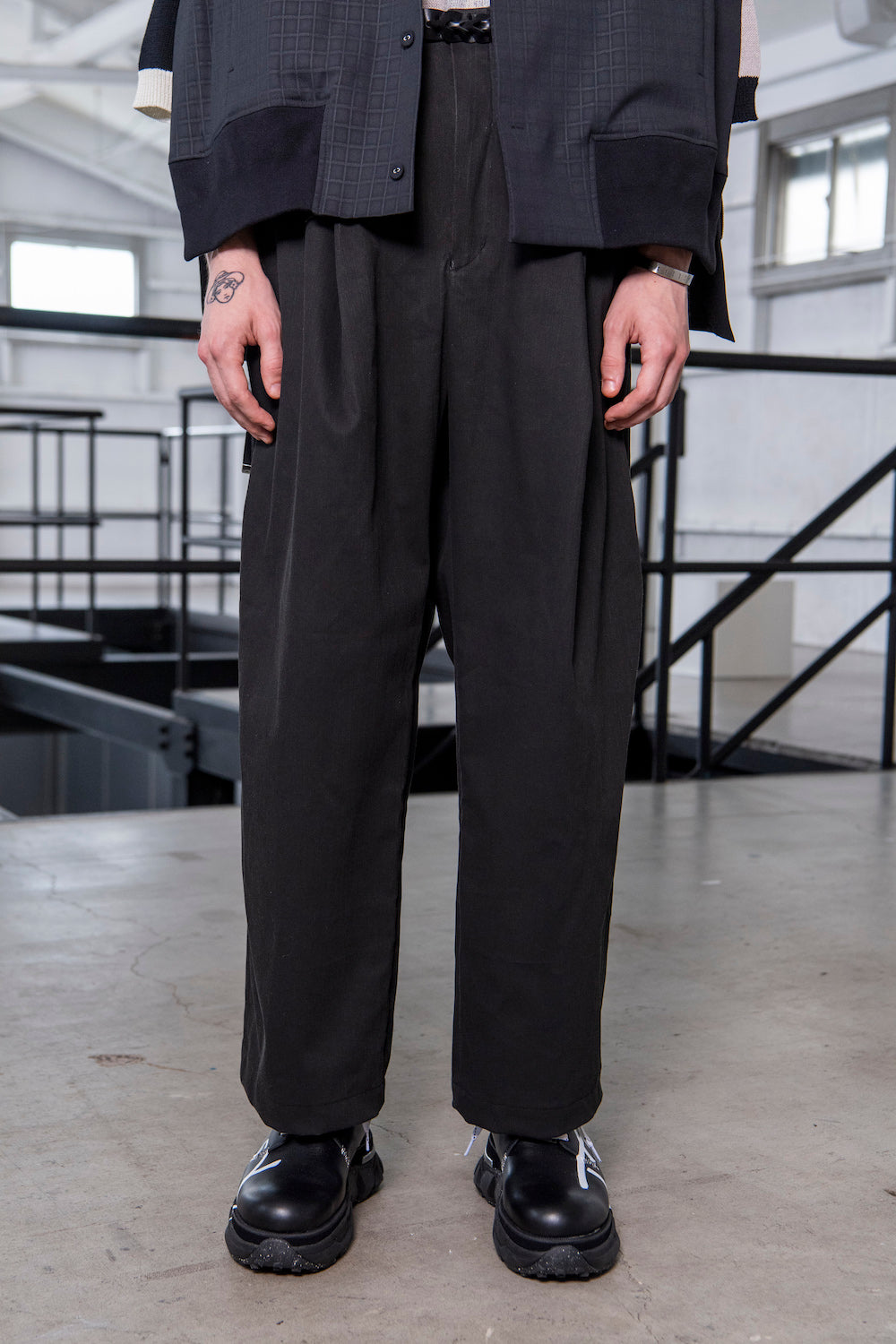 LB23SS-PT05-PDN | ピグメントダイドポケットタックワイドパンツ | BLACK PIGMENT DYED