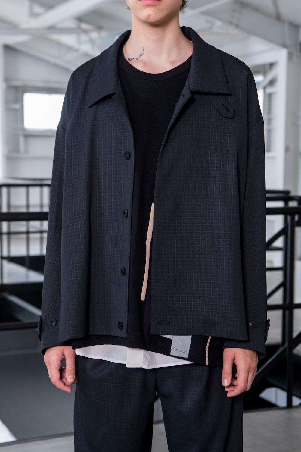 LB23SS-BL02-ERW | エンボスリリーワルツデッキジャケット | BLACK