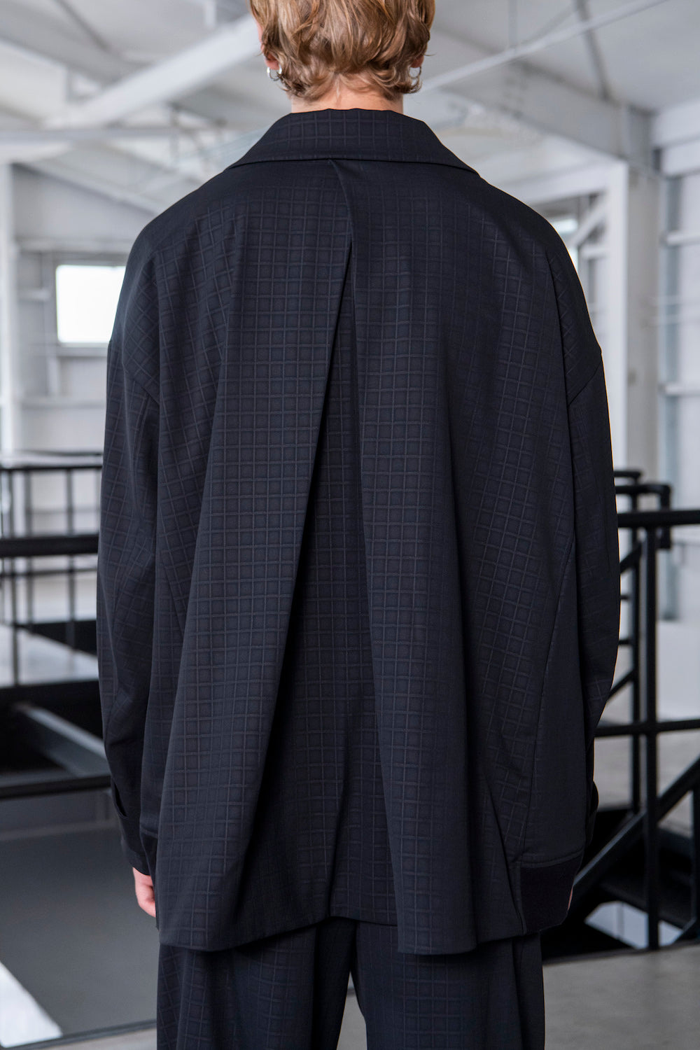 LB23SS-BL02-ERW | エンボスリリーワルツデッキジャケット | BLACK