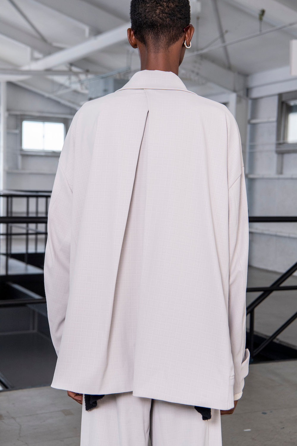 LB23SS-BL02-ERW | エンボスリリーワルツデッキジャケット | GREIGE