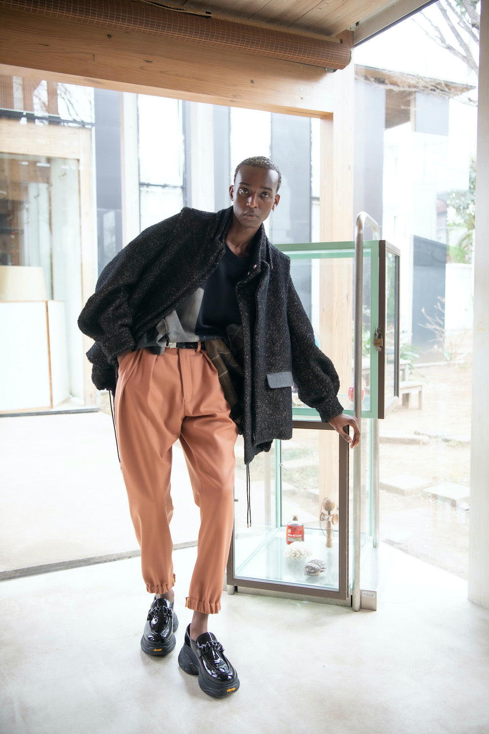 LB22AW-TJ01-LYS #BLACK and TAN.