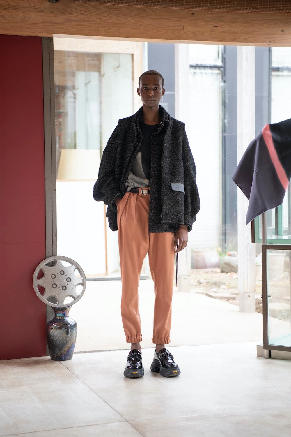 LB22AW-VE01-LYS #BLACK and TAN.