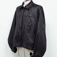 LB24AW-BL01-EMBLTH | FAKE-FAKE 侧拉链通风 CWU 夹克 |